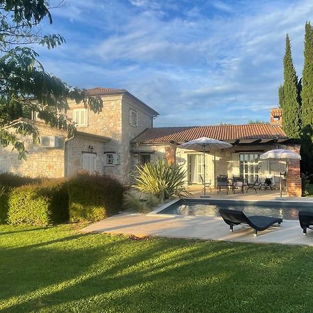 Villa Melissa - Istrisches Steinhaus Mit Pool In Guter Lage Sveti Lovreč Pazenatički Esterno foto