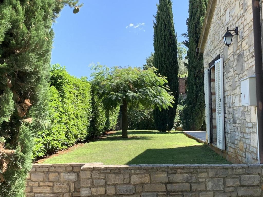 Villa Melissa - Istrisches Steinhaus Mit Pool In Guter Lage Sveti Lovreč Pazenatički Esterno foto