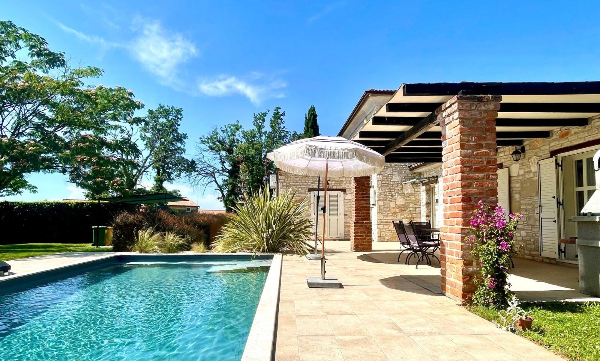 Villa Melissa - Istrisches Steinhaus Mit Pool In Guter Lage Sveti Lovreč Pazenatički Esterno foto